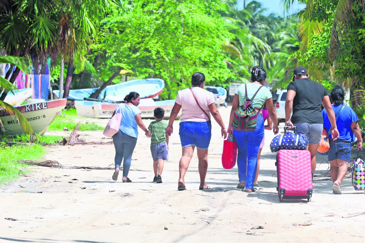 Evacuados por Beryl regresan a Punta Allen