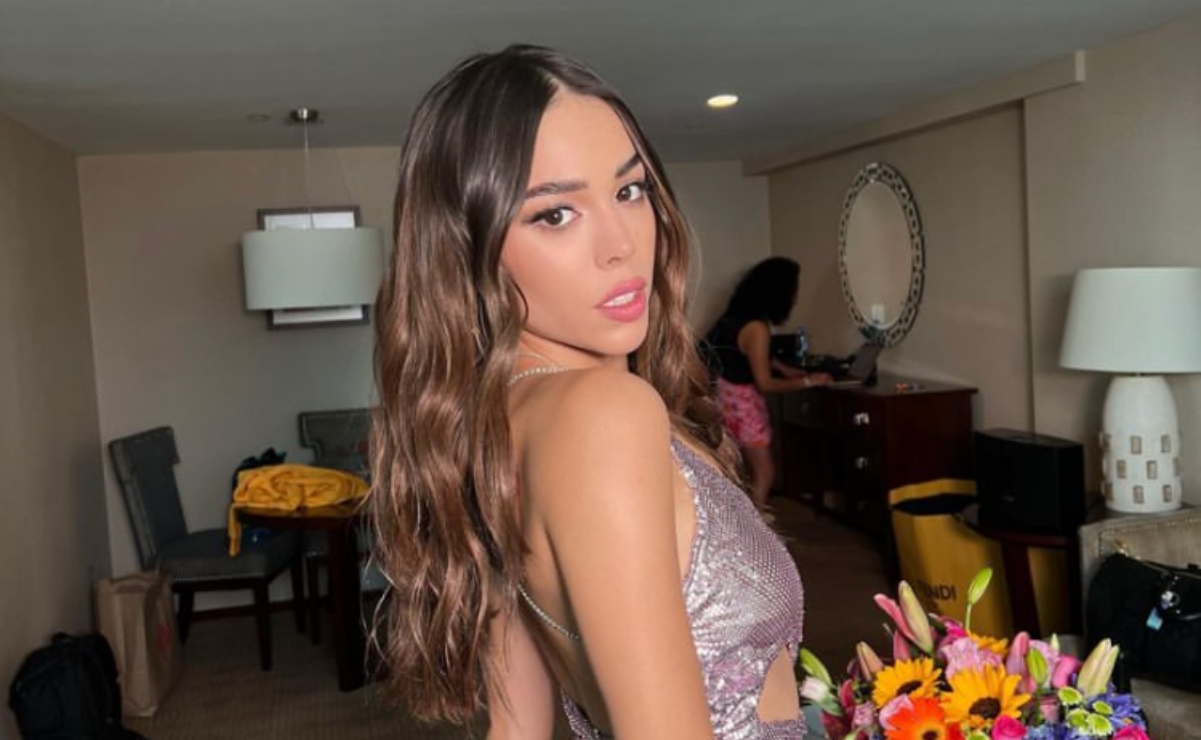 Danna Paola demuestra que las medias blancas se ven cool