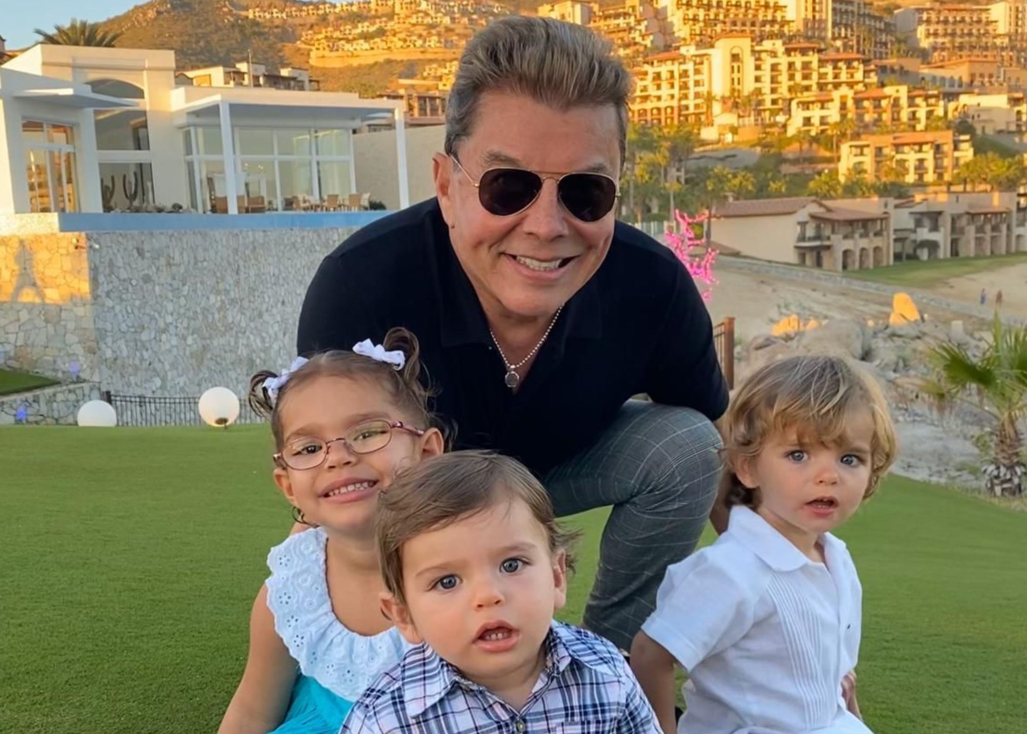 Ernesto Coppel abre su álbum familiar para celebrar el Día del Abuelo