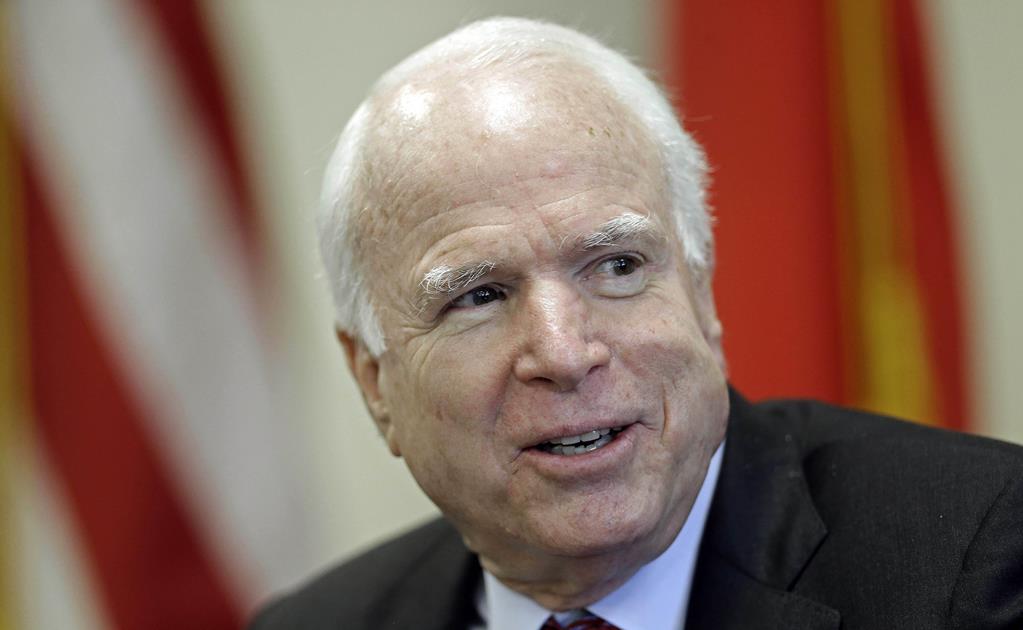 Rusia declara "indeseable" a ONG dirigida por John McCain 
