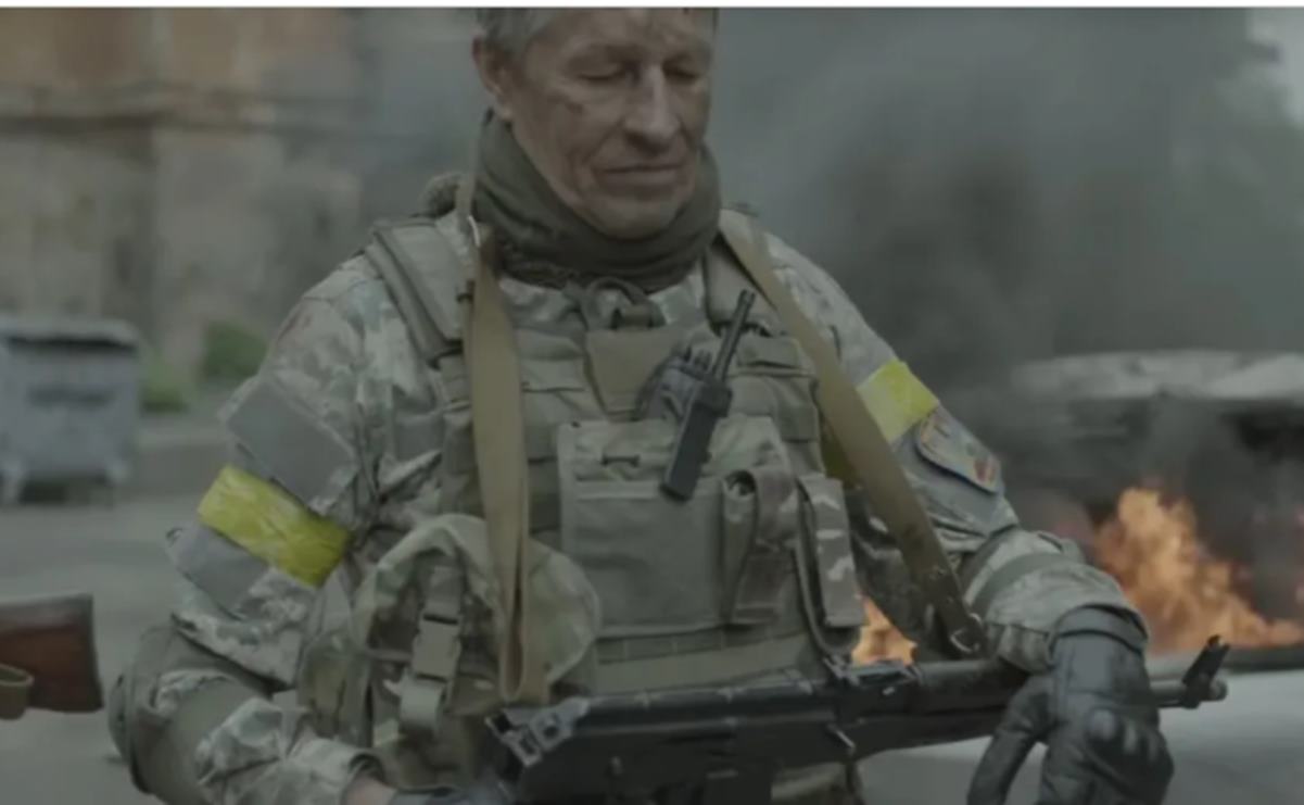  “Ninguno de nosotros nació para la guerra". Reviven video de 2014 del ejército ucraniano