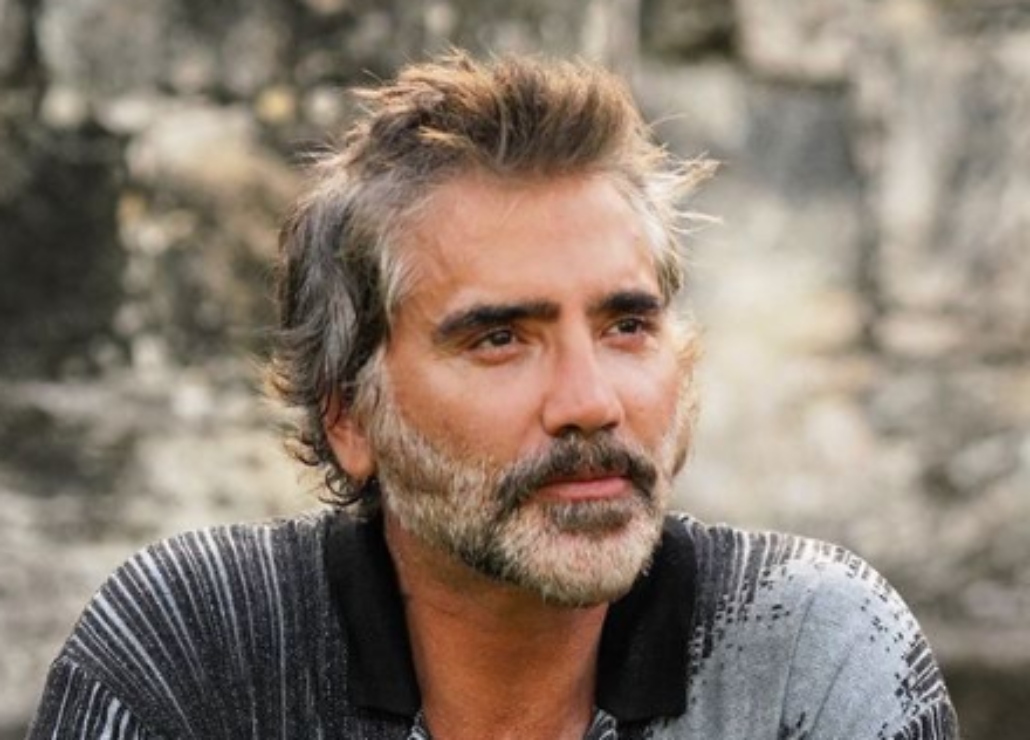 Alejandro Fernández pide "dejar vivir a los demás" tras críticas por su look
