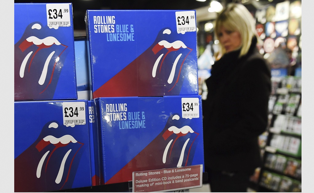 Fans hacen fila para comprar nuevo disco de The Rolling Stones