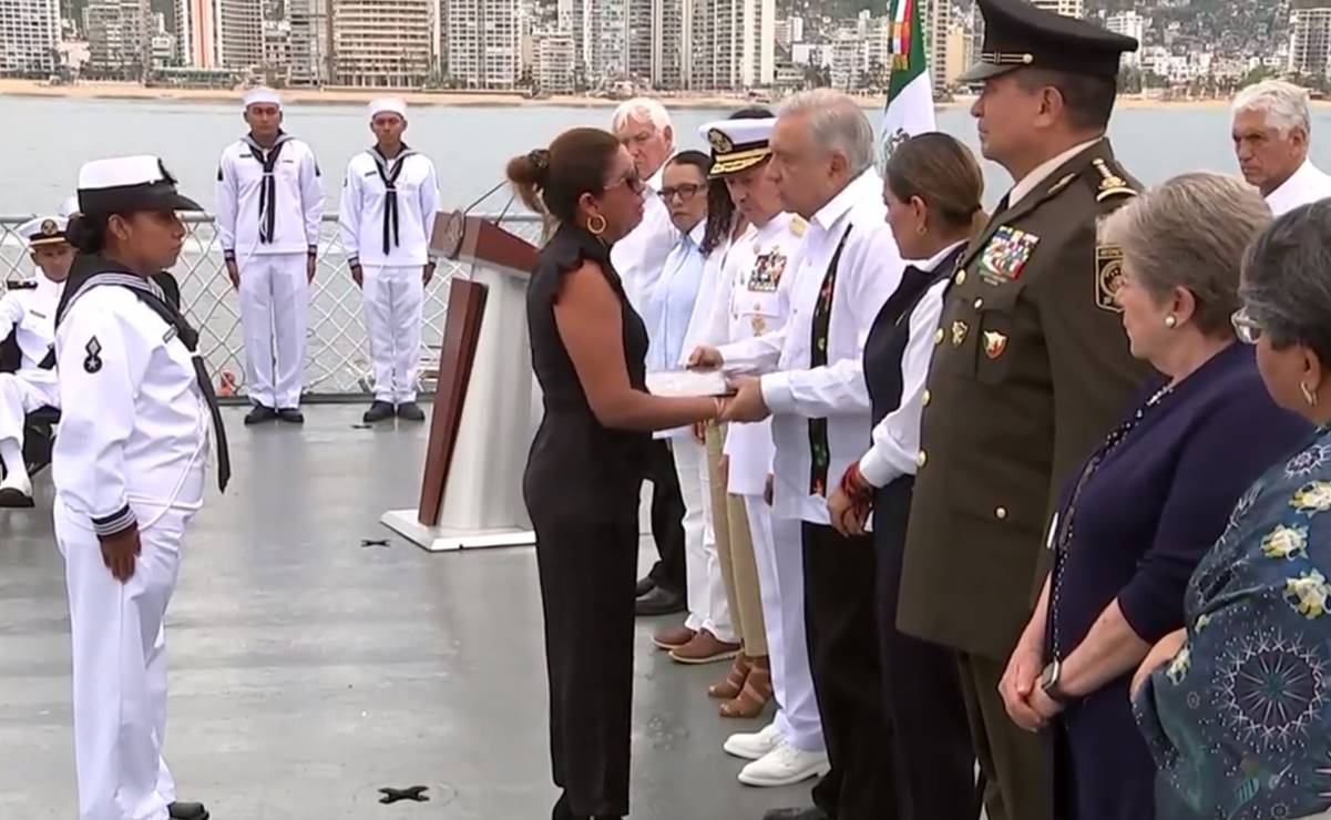 Realizan homenaje póstumo a marinos y civiles  fallecidos por el huracán Otis