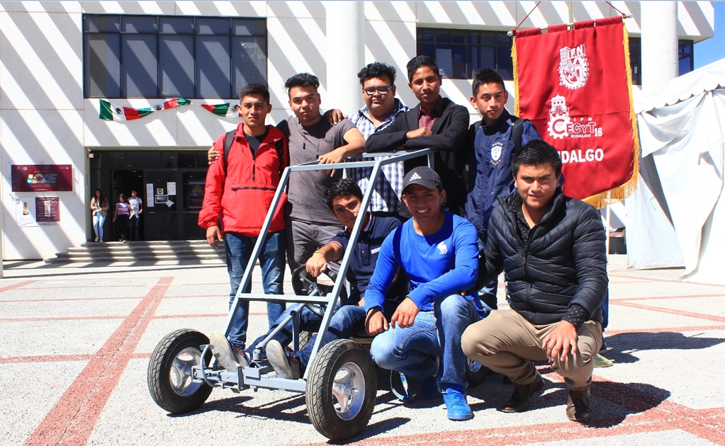 Estudiantes del IPN transforman avalancha en "Go Kart"  
