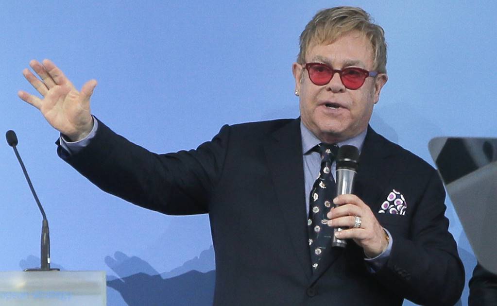 Putin llama por teléfono a Elton John