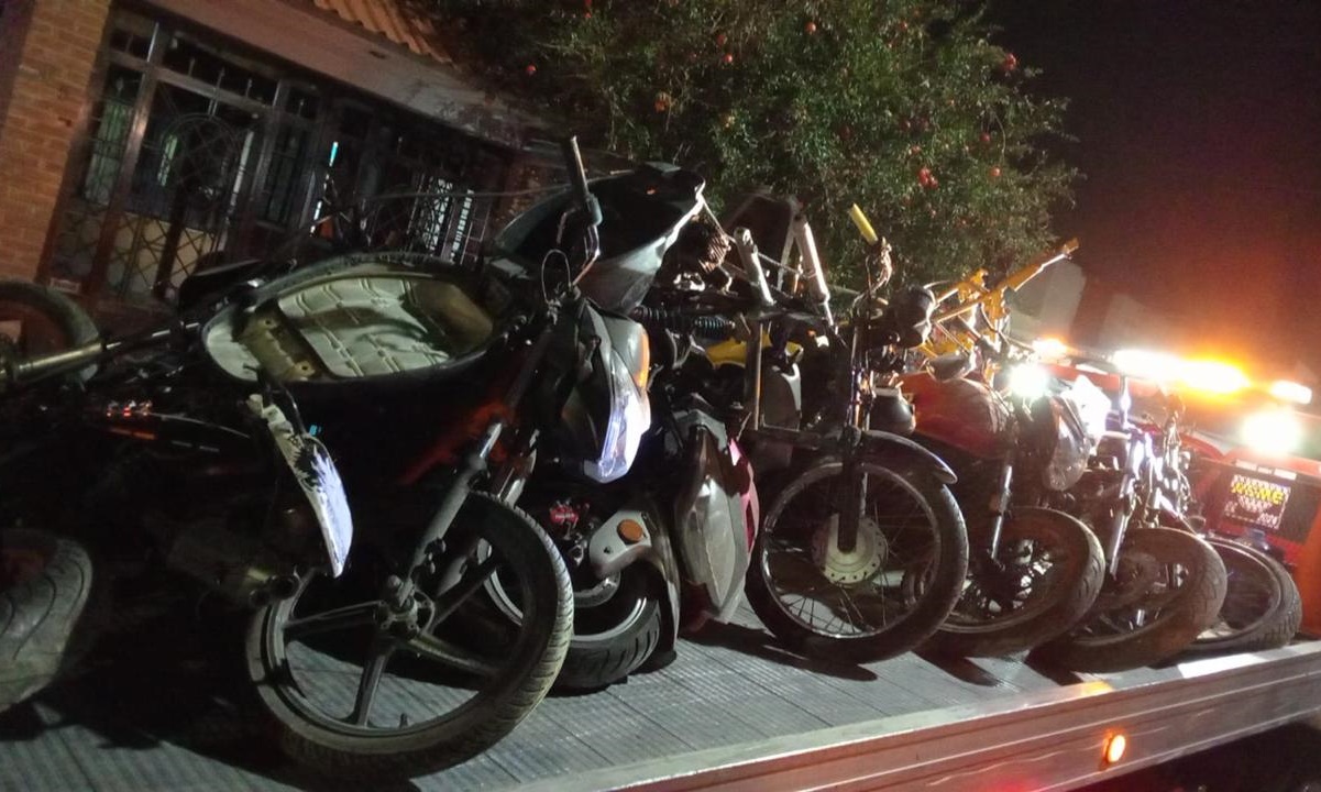 Hallan 28 motos presuntamente robadas durante cateo a un domicilio en Tultepec