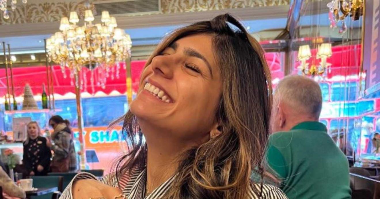 Con maxibolso de Yves Saint Laurent, Mia Khalifa reta a la censura de Instagram