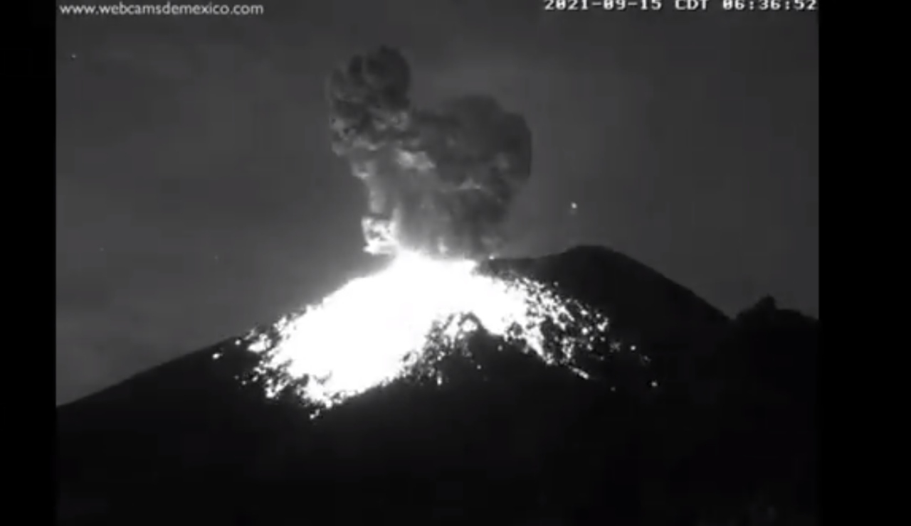 Captan explosión del volcán Popocatépetl; continúa en semáforo Amarillo Fase 2 