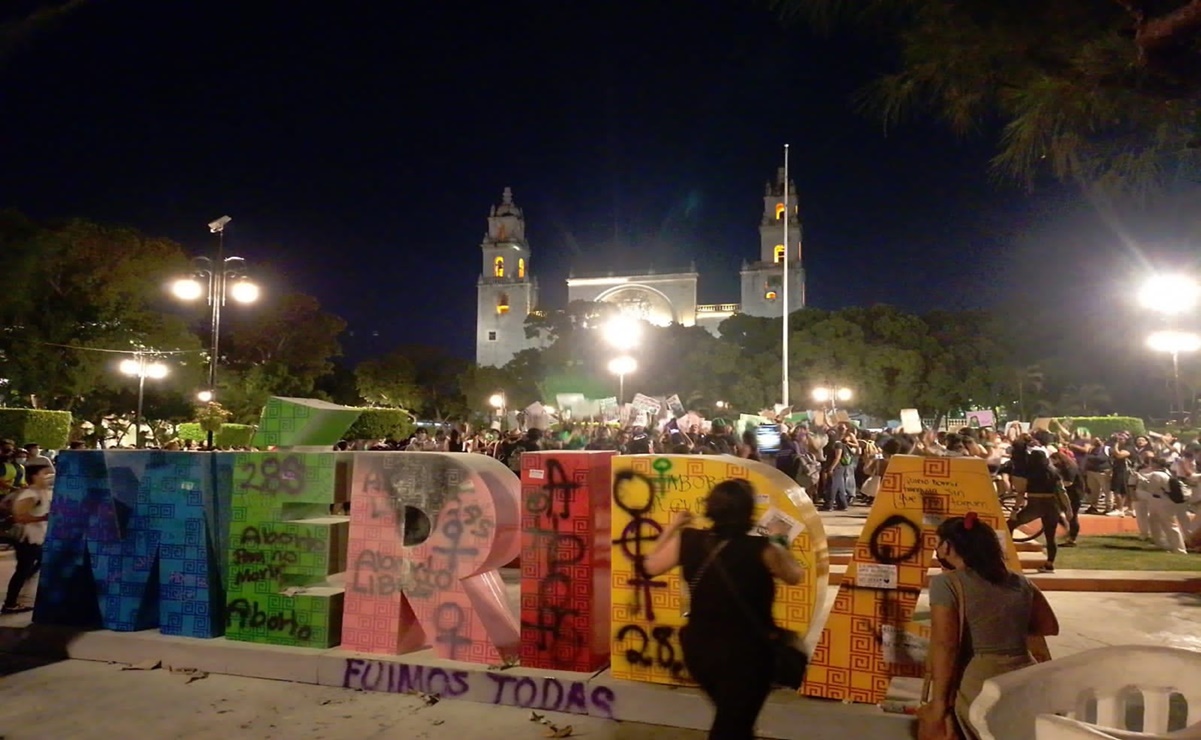 Denuncian a feministas por vandalismo en protestas por la legalización del aborto en Yucatán