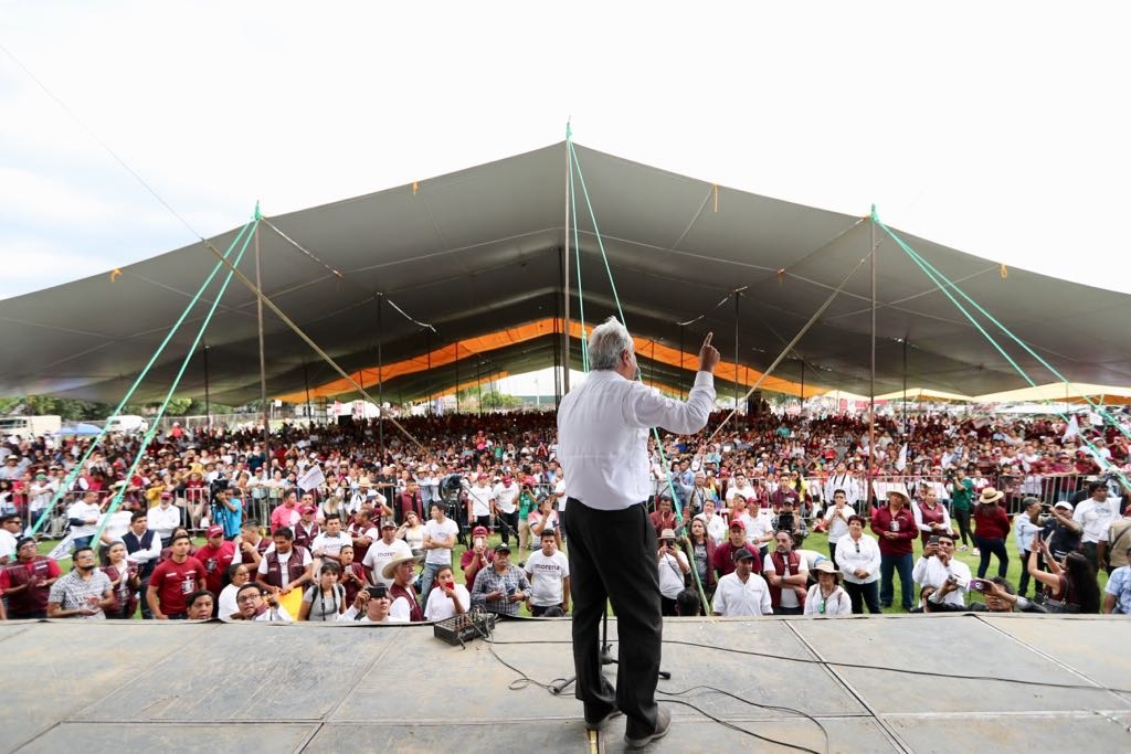 Meade y Anaya se rasguñan por segundo lugar, dice AMLO