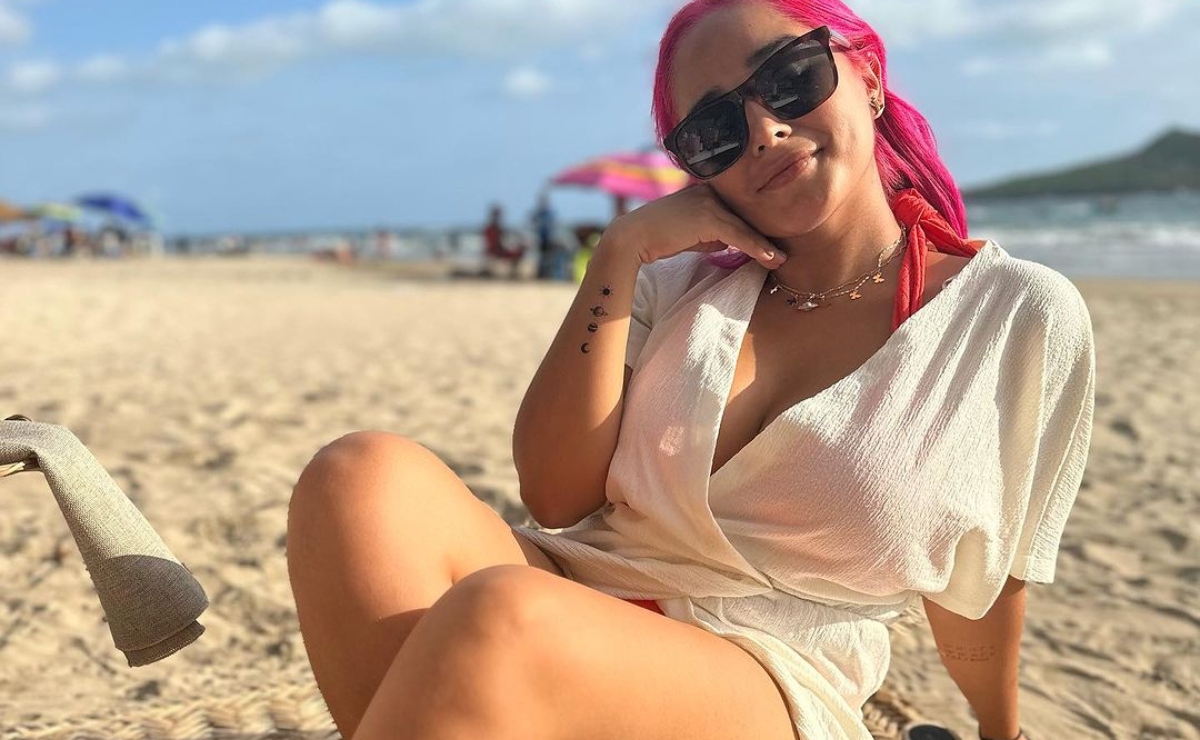 Anahy, ex esposa de Eduin Caz modela bikini neón a un mes de volver a ser mamá
