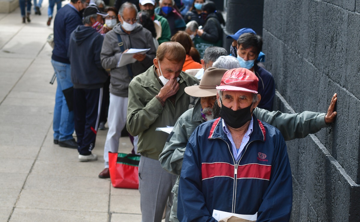 Hacen largas filas para tramitar la Tarjeta del Bienestar