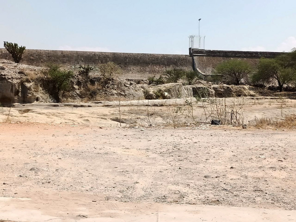 Se vacía la presa Centenario; hay desolación en la zona