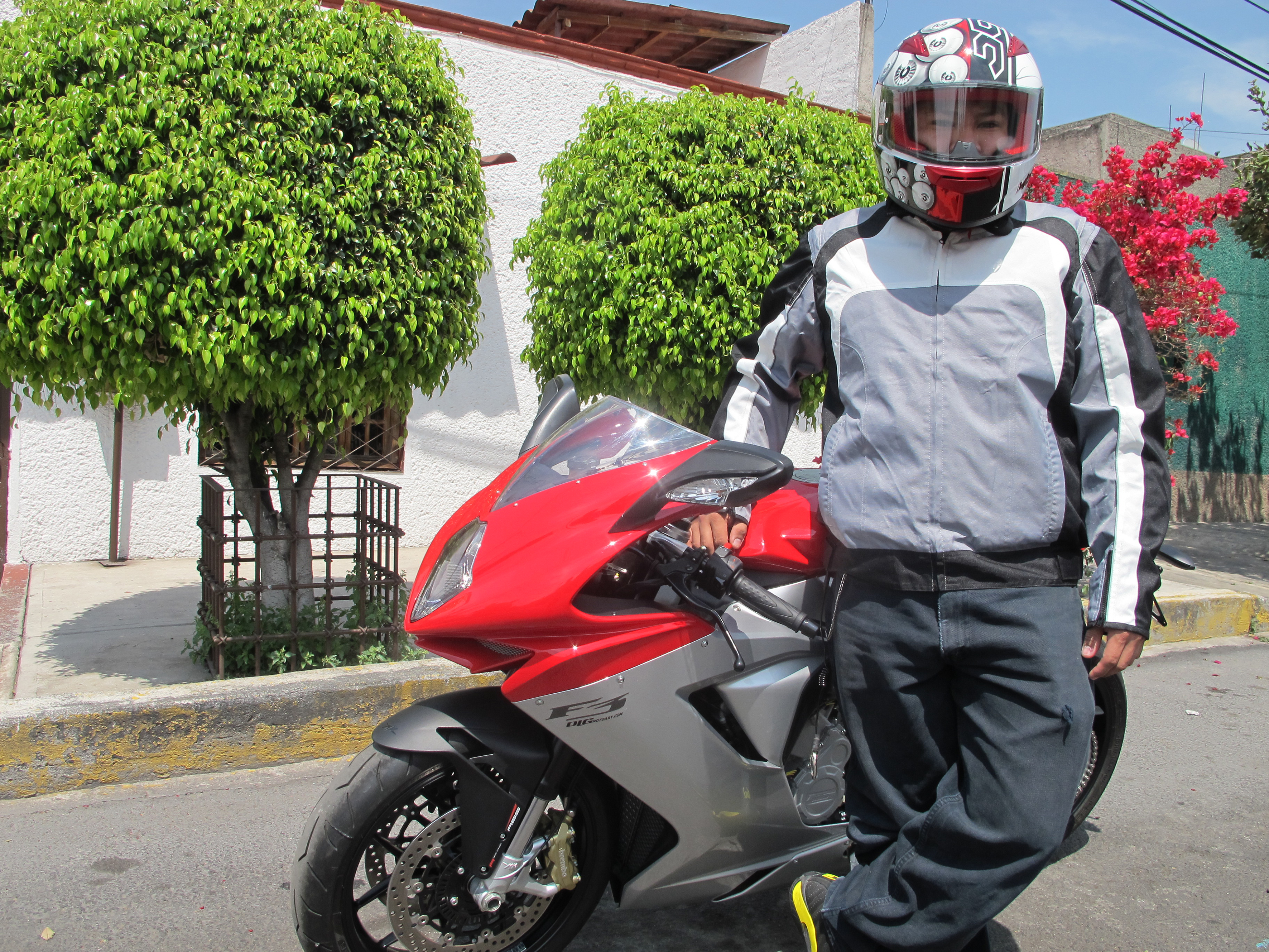 Chamarras con bolsa de aire para motociclistas extremos