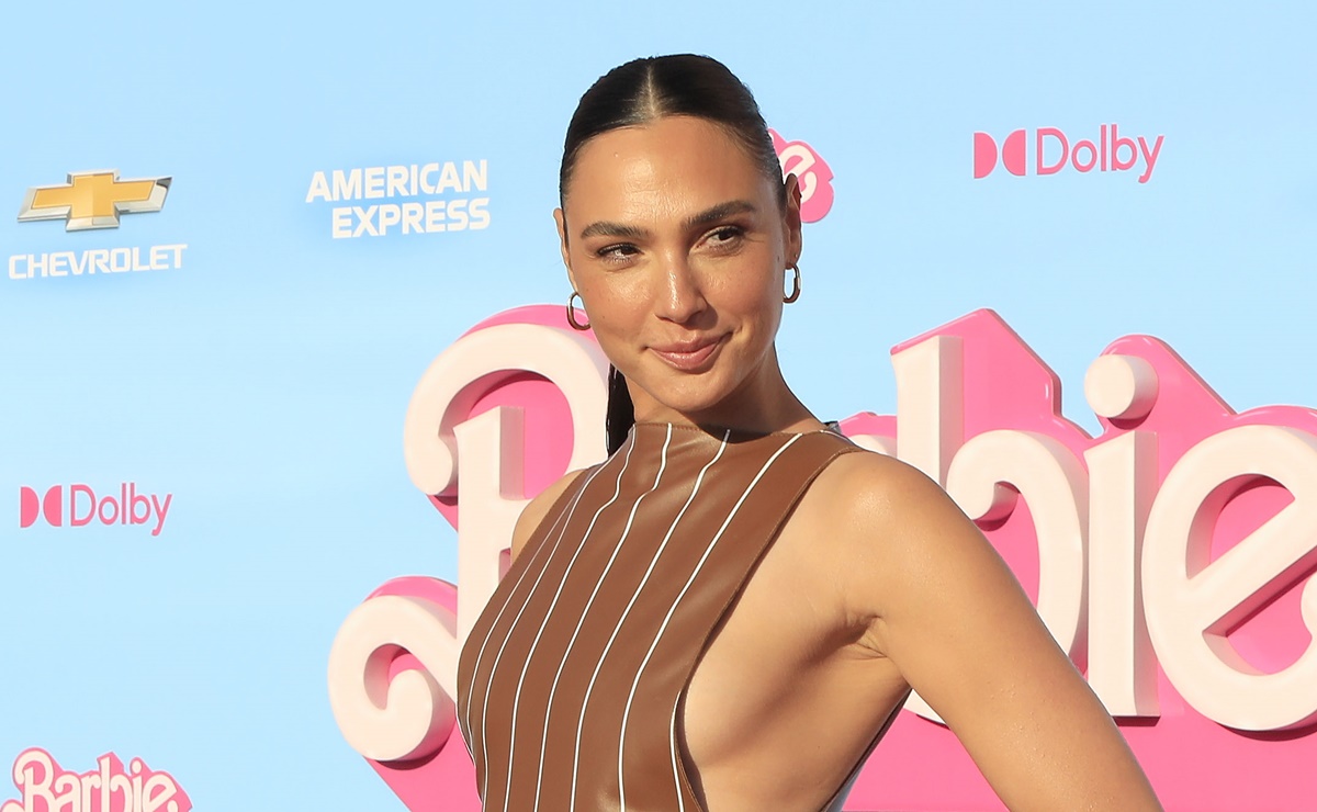 Gal Gadot enciende el verano con ajustado traje de baño en la piscina