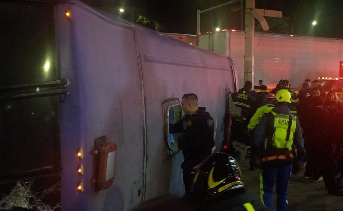 Suman 22 personas heridas por choque y volcadura en la calzada Ignacio Zaragoza; dos están graves