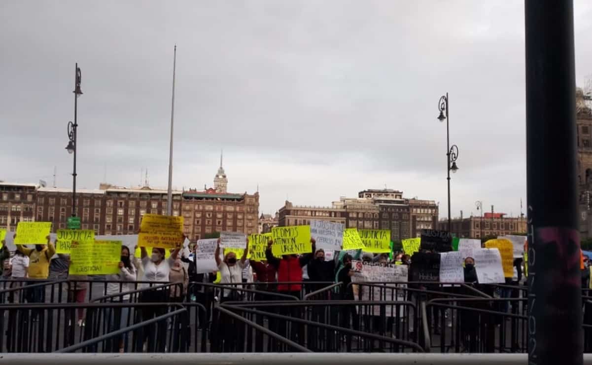 Familiares de presos en Durango acusan casos de tortura frente a Palacio Nacional