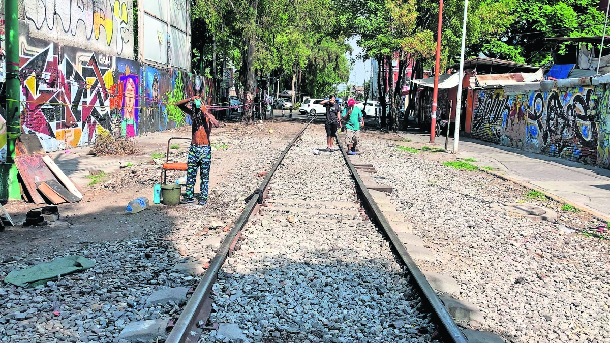 Ola migratoria desborda un campamento en Vallejo