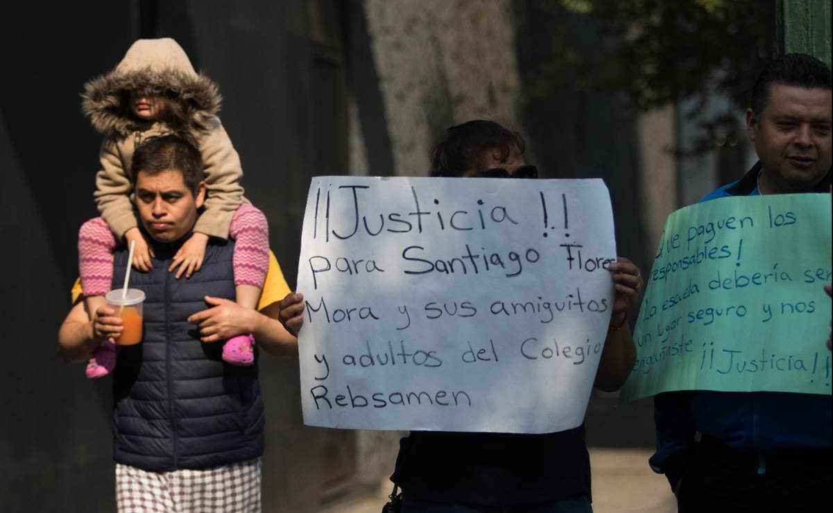 Padres de niños fallecidos en 19S piden aumentar penas a "Miss Moni"