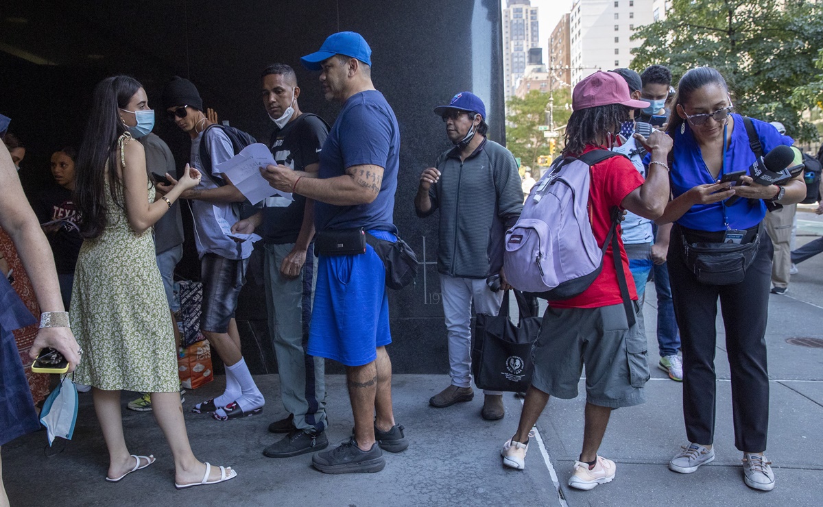 Nueva York busca disuadir a migrantes con mensajes: "La vivienda y los alimentos son caros", "Considere ir a otra ciudad"