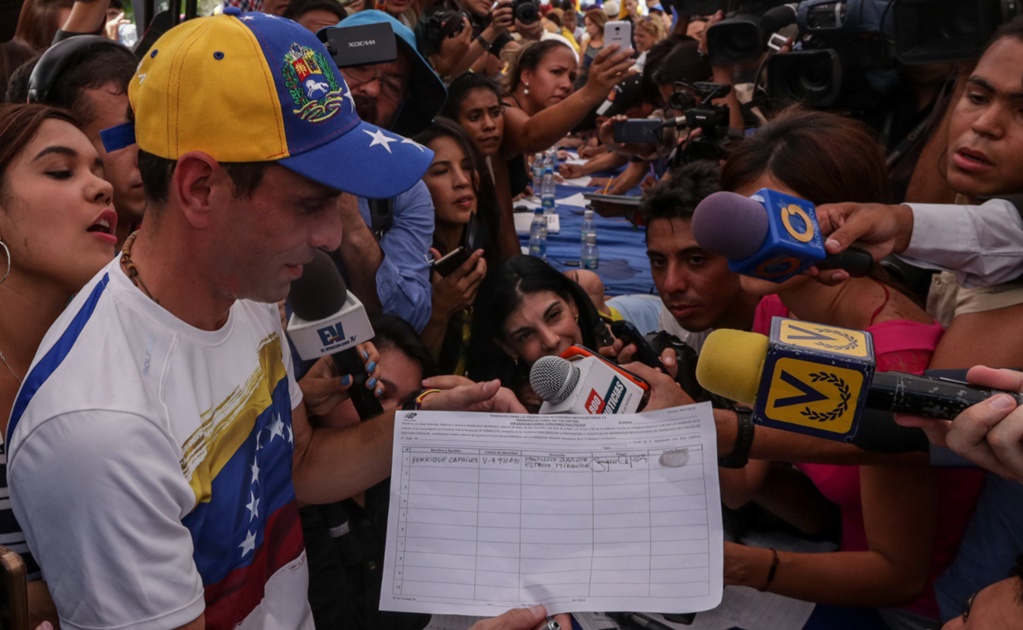 Presume oposición triple de firmas para revocar a Maduro