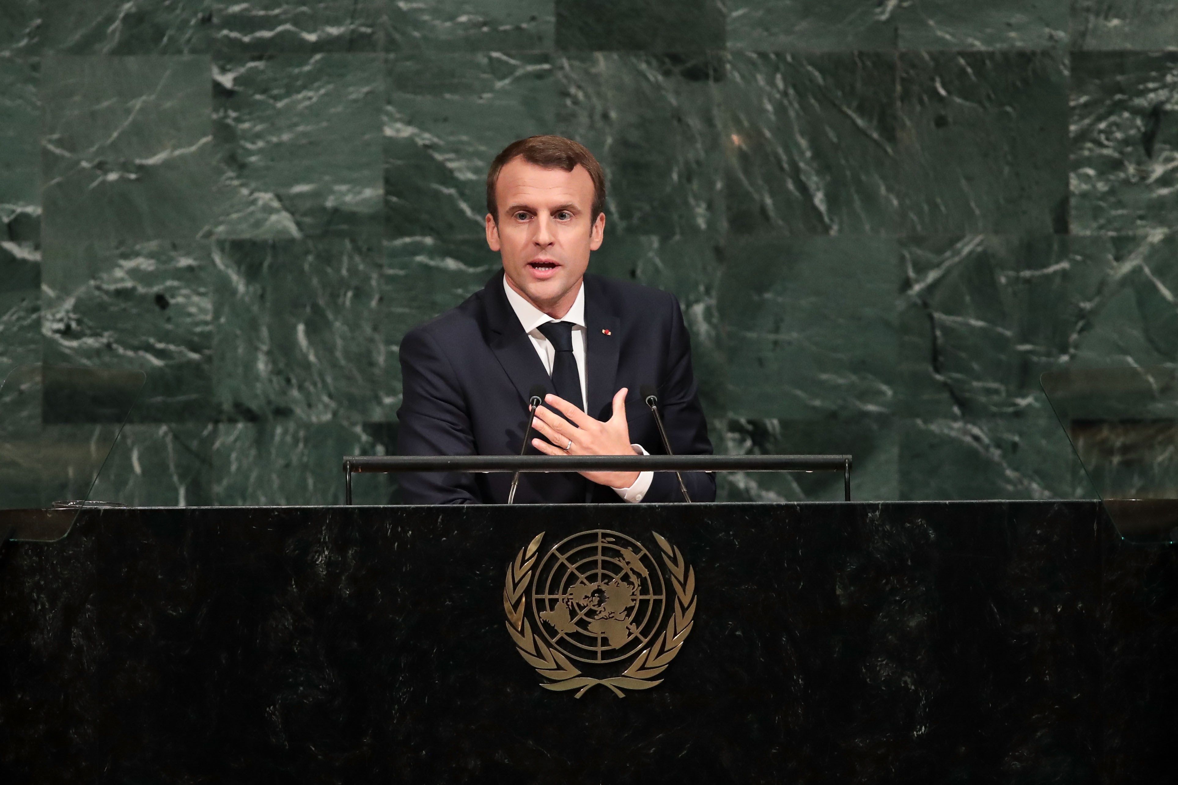 Macron dice que el Acuerdo climático de París "no será renegociado"