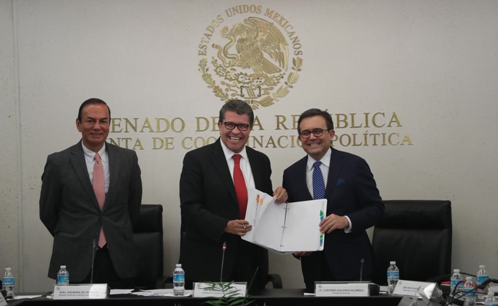 Ildefonso Guajardo entrega al Senado copia de acuerdo comercial con EU