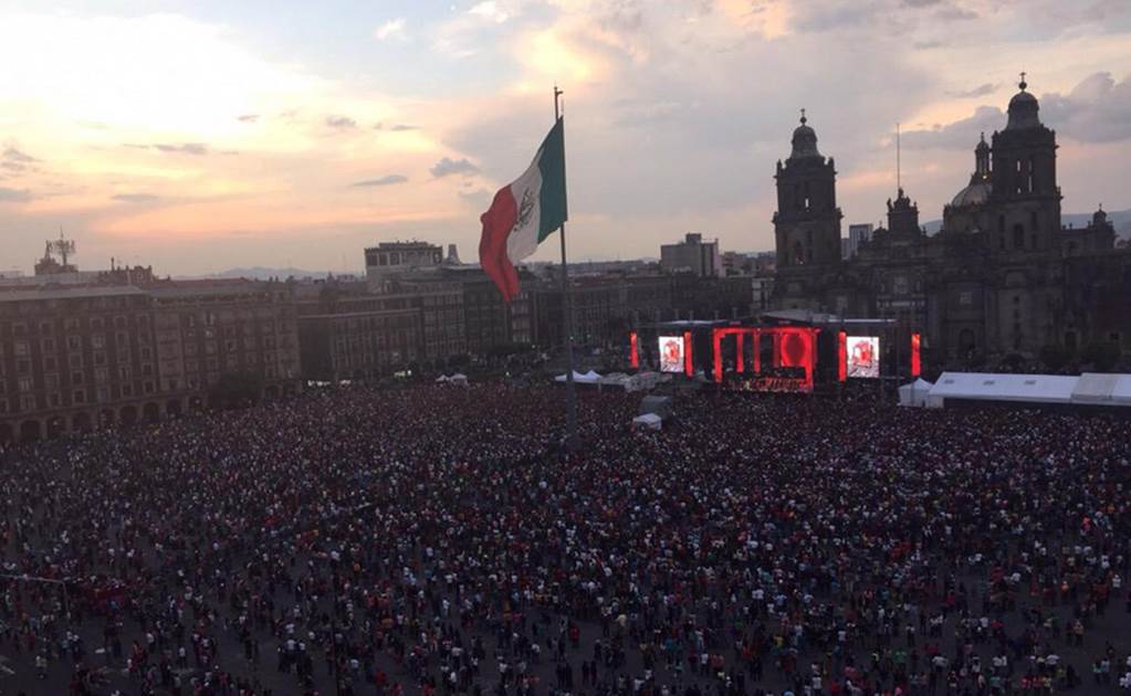 Inicia show de la Banda El Limón en el Zócalo