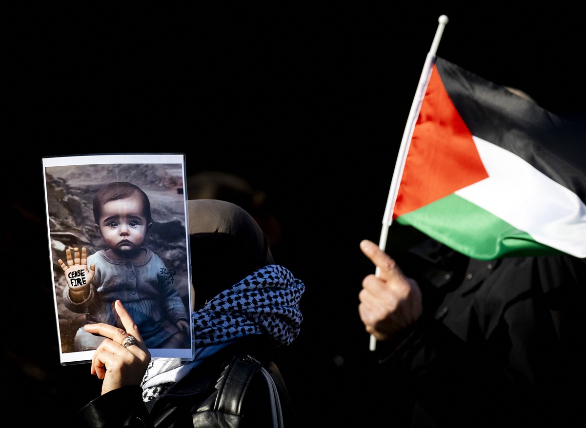 Manifestantes propalestinos bloquean la Embajada de Israel en Bruselas