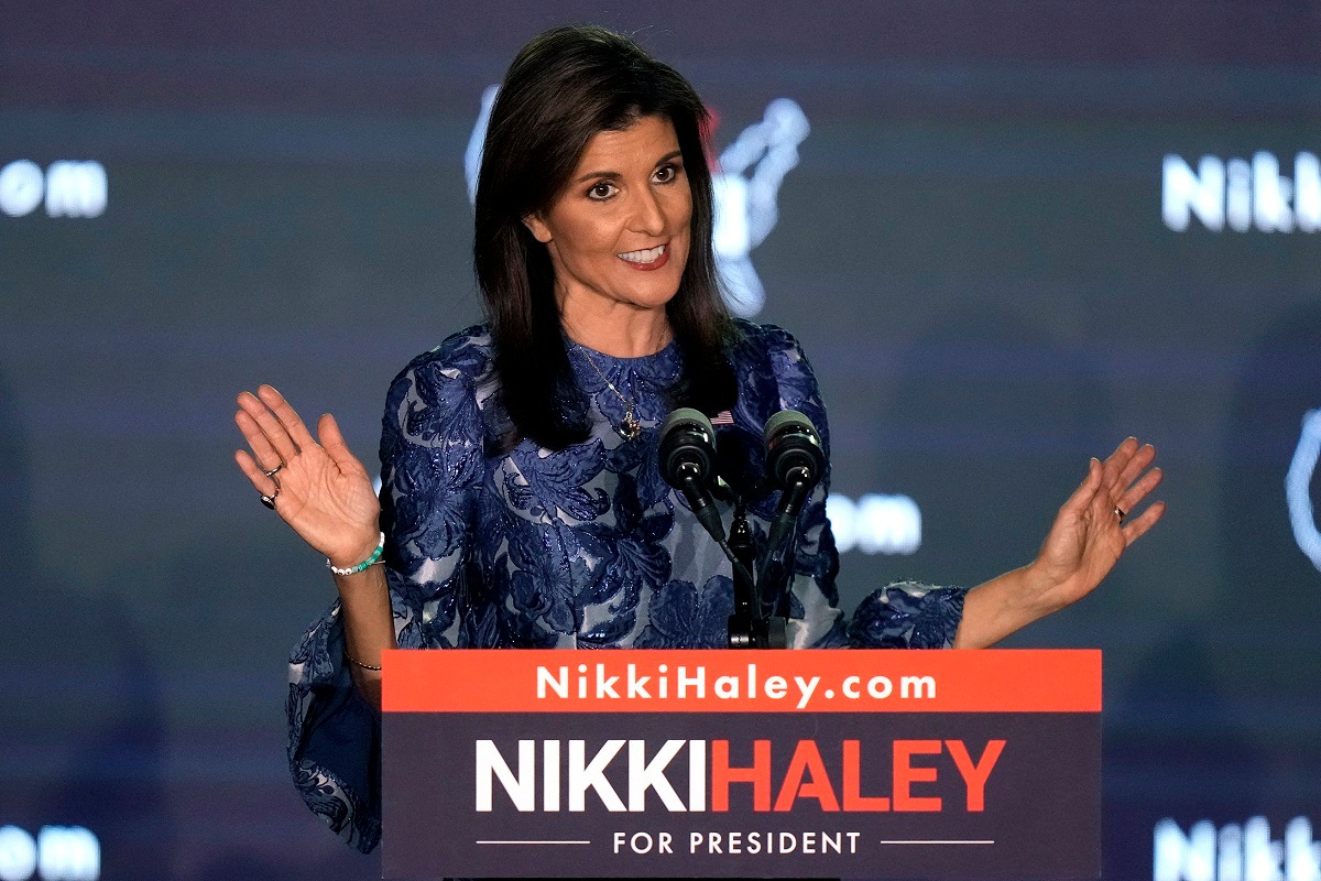 Nikki Haley se burla de Donald Trump; saca campaña para "hacer normal" a EU de nuevo