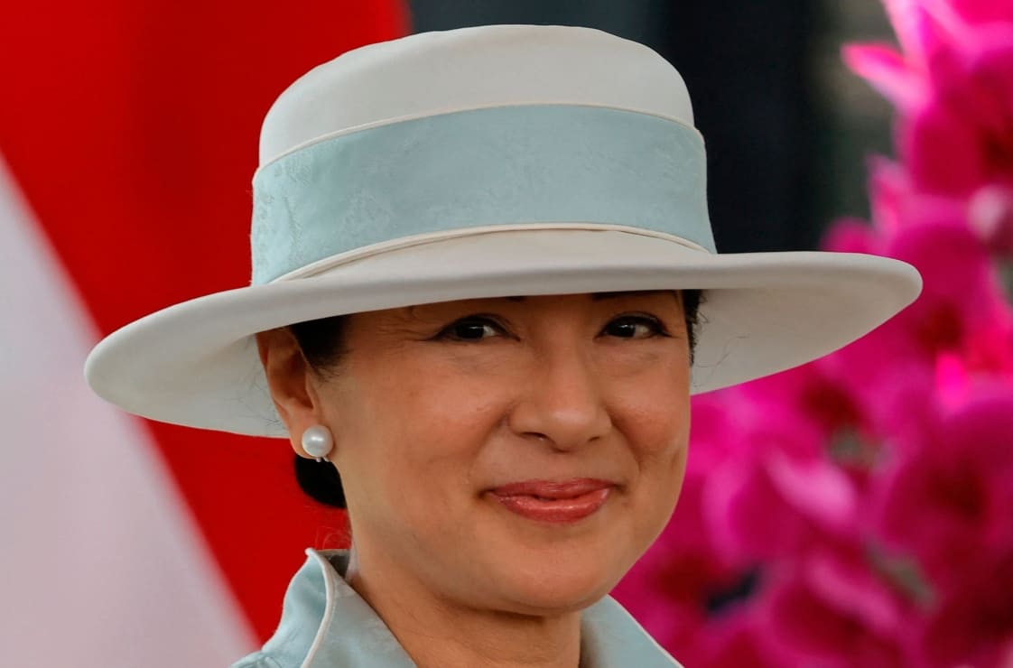 Masako de Japón muy sonriente en su viaje a Indonesia, su salud mental mejora