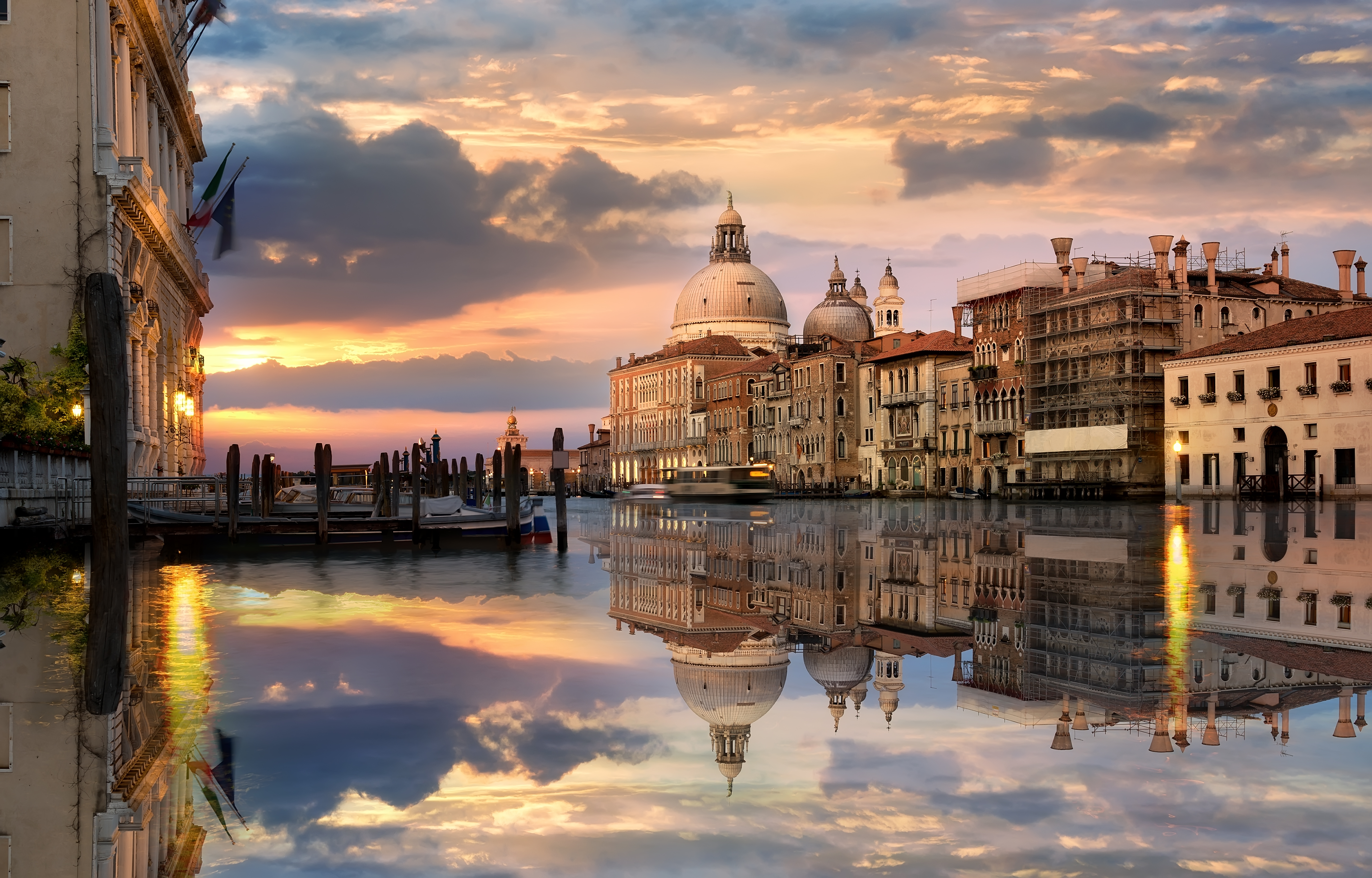 Cruceros de turistas son una amenaza para Venecia