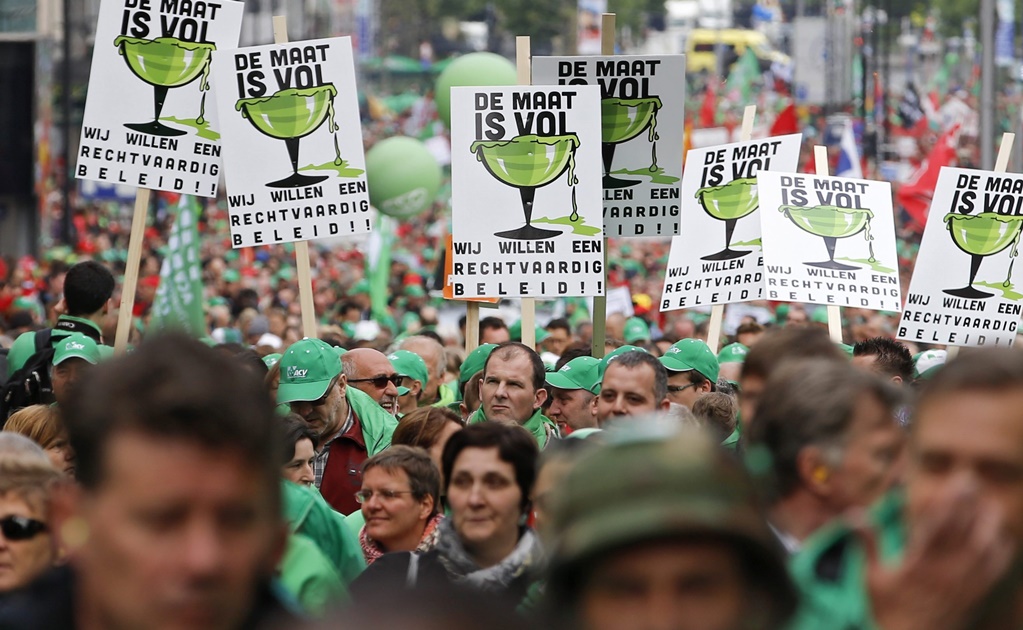 Manifestación contra política laboral deja disturbios en Bruselas 