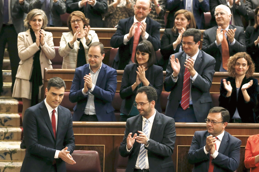 Sánchez pide apoyar el cambio en España