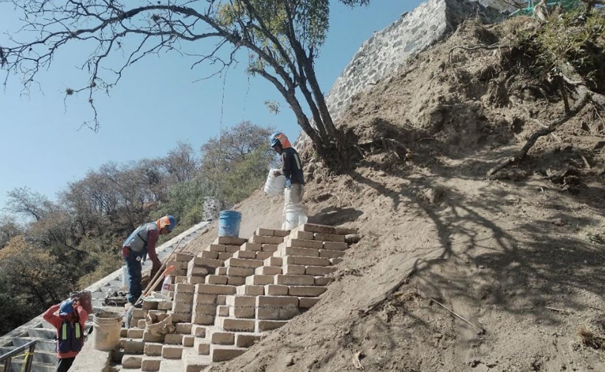 En la Escalinata del Pocito, Puebla, hallan braseros y una escultura de Tláloc