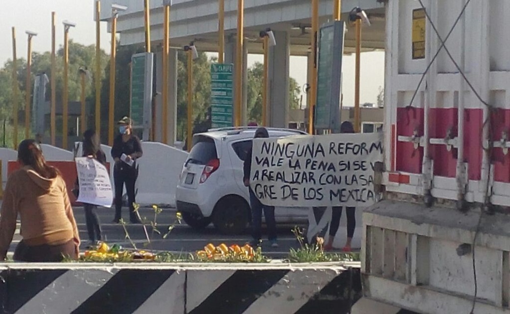 Protestan alumnos de la FES Aragón en caseta de Chalco