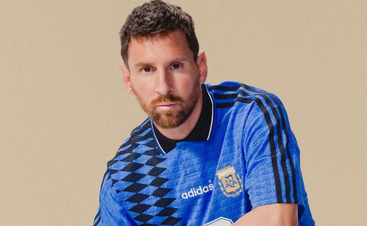 La historia detrás de la camiseta icónica que lanzó Leo Messi pero que llevó a la fama Maradona