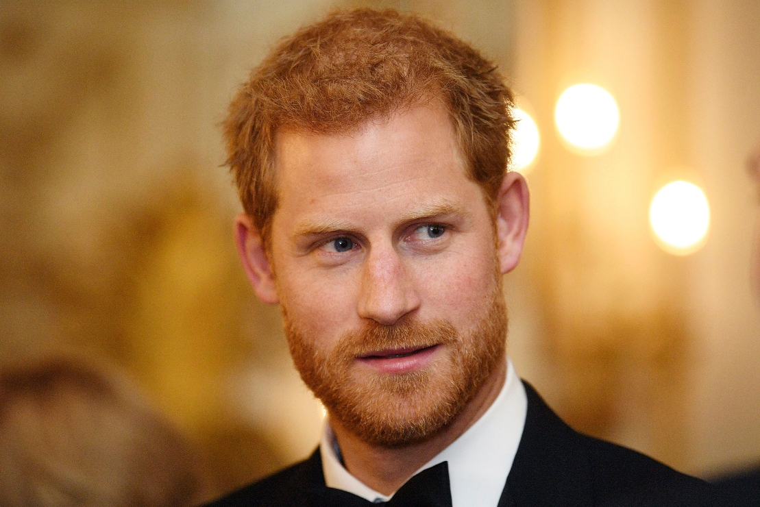 "El príncipe Harry recibe salario de 7 cifras sin hacer nada", exempleados