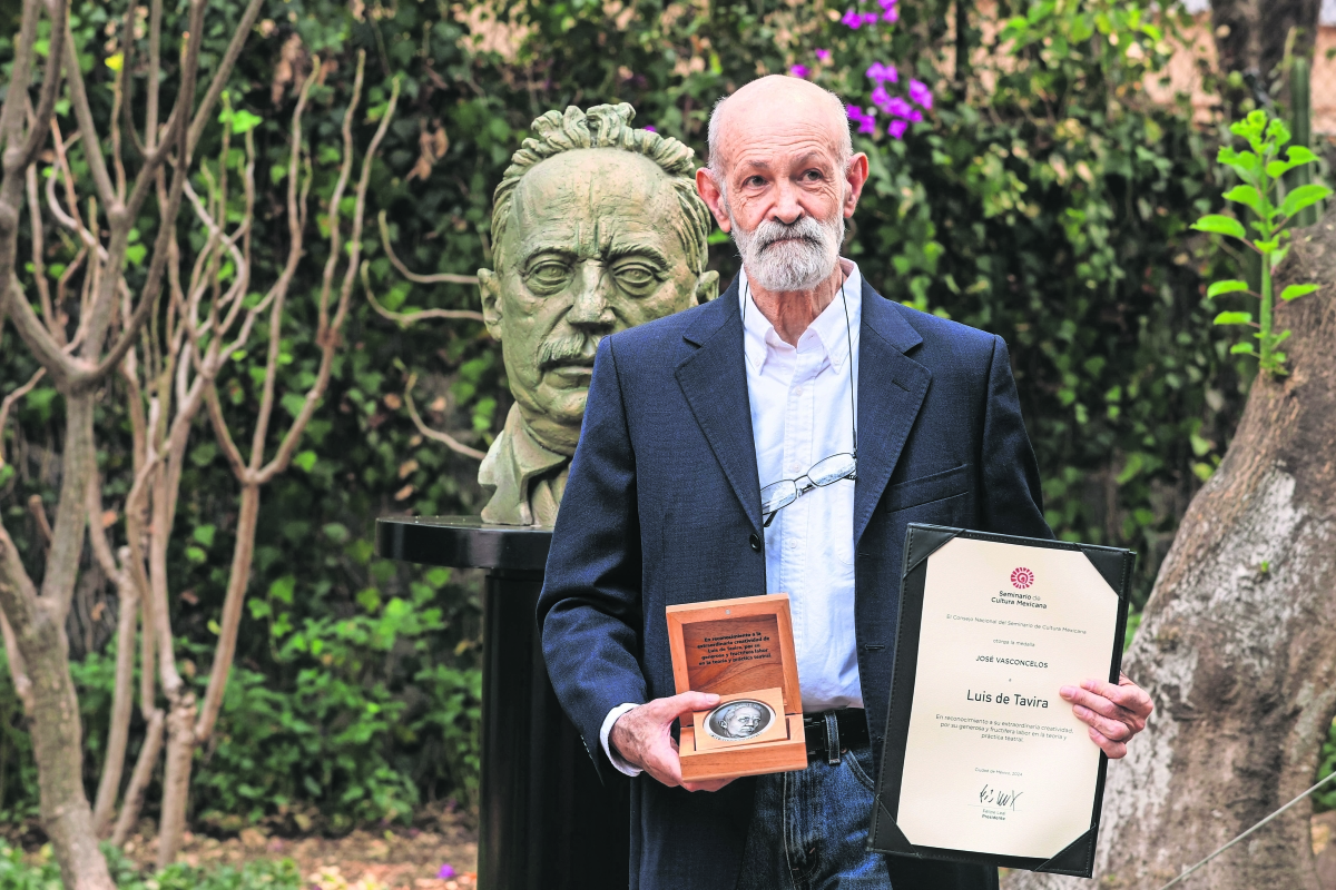 El dramaturgo Luis de Tavira recibe Medalla José Vasconcelos