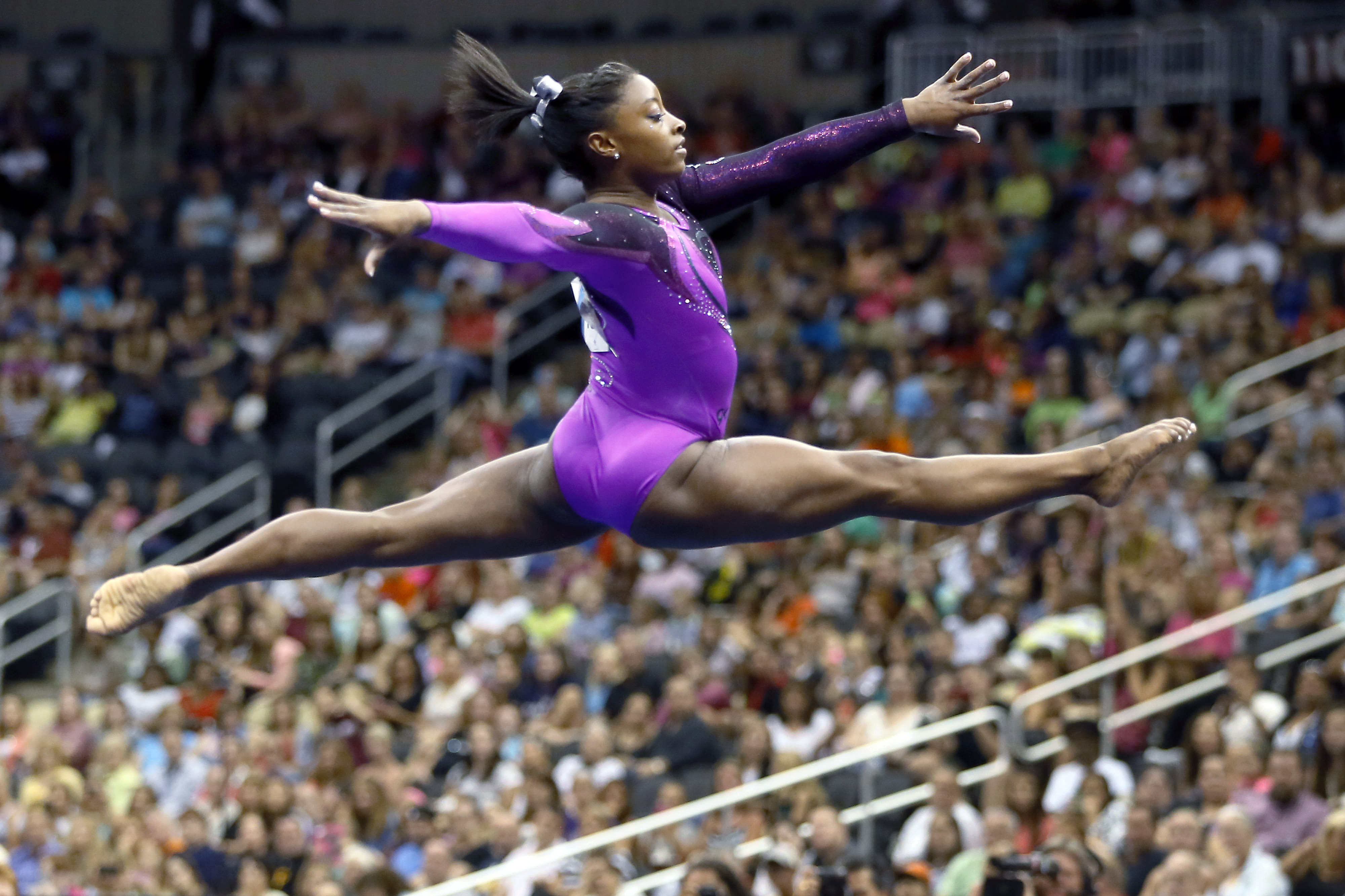 Hermano de Simone Biles, múltiple medallista olímpica, acusado de triple homicidio