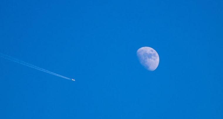 ¿Por qué la Luna se ve de día? Esta es la razón