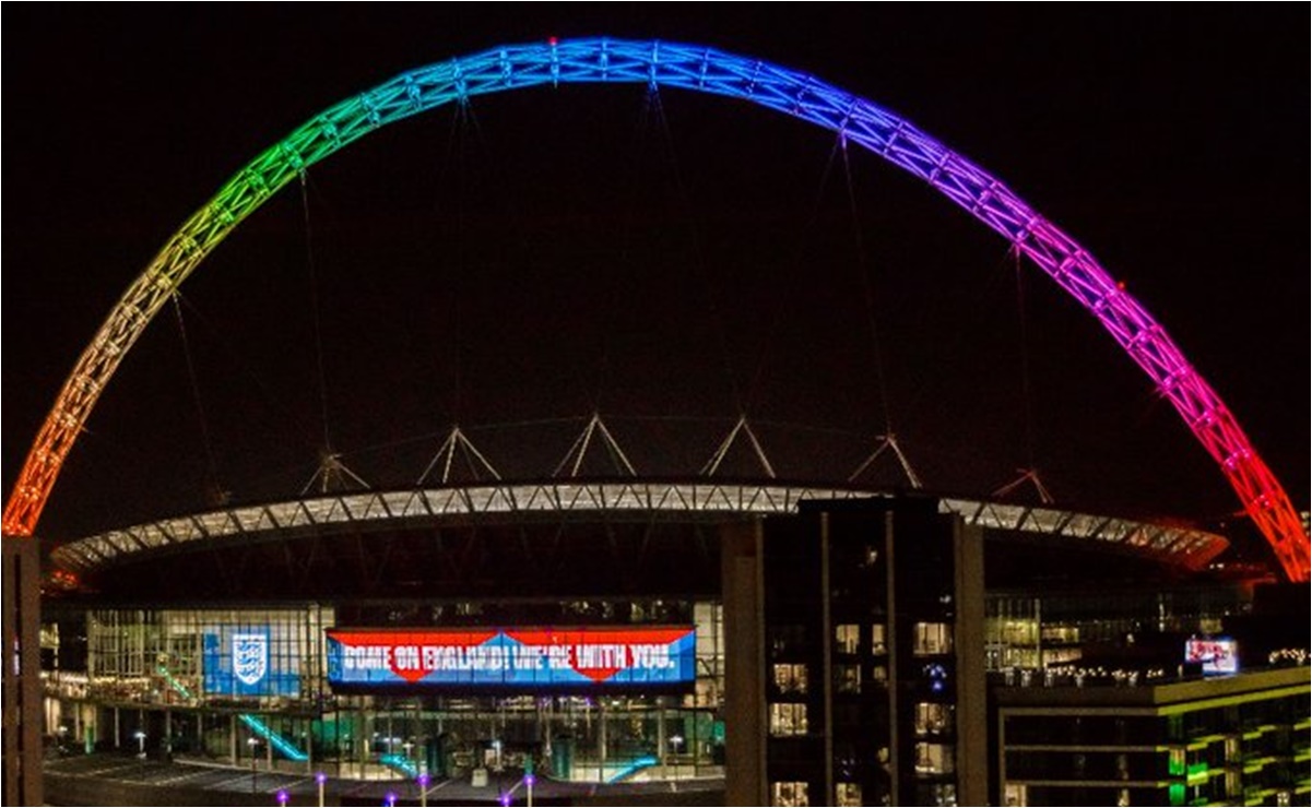 Federación Inglesa responde a la FIFA y enciende el arco de Wembley con los colores arcoíris