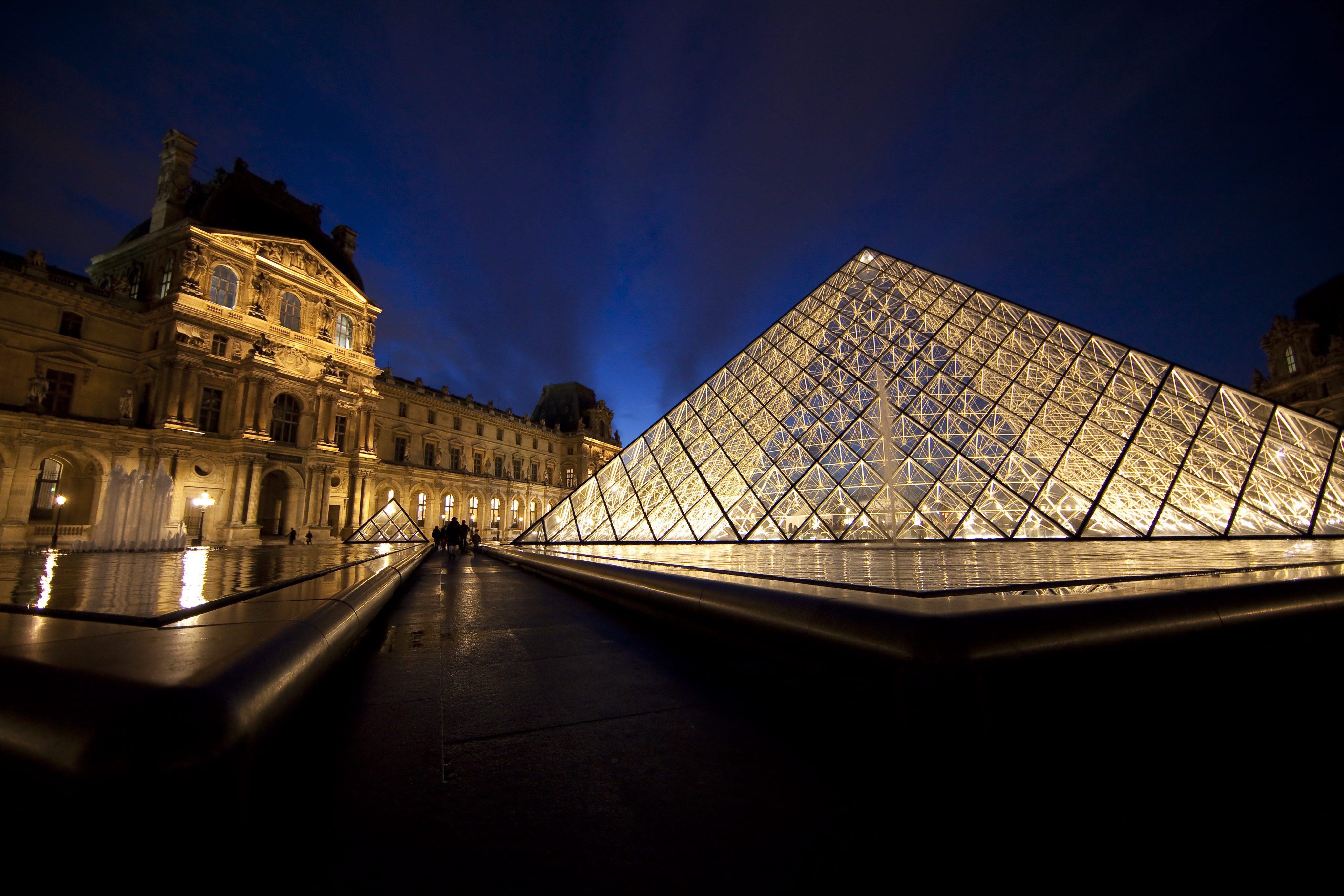 Lo que no sabías sobre la pirámide del Louvre, en su aniversario 30