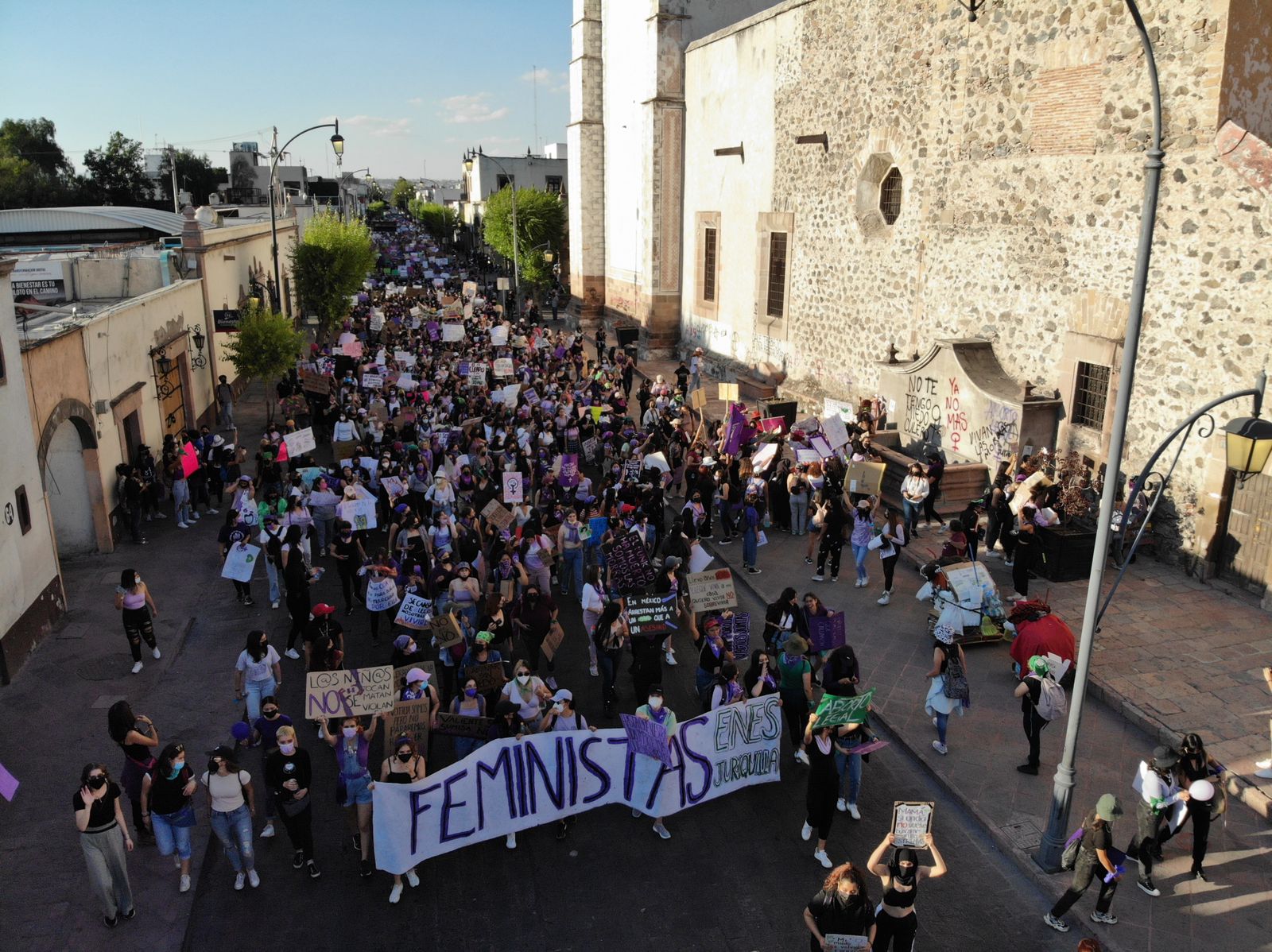 "Somos históricas", mujeres marchan en Querétaro por el 8M 