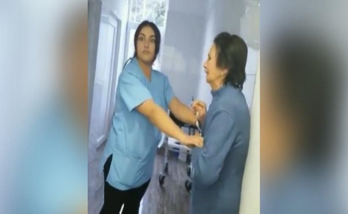 Indignante: enfermera golpea y se burla de anciana con alzhéimer; fue detenida