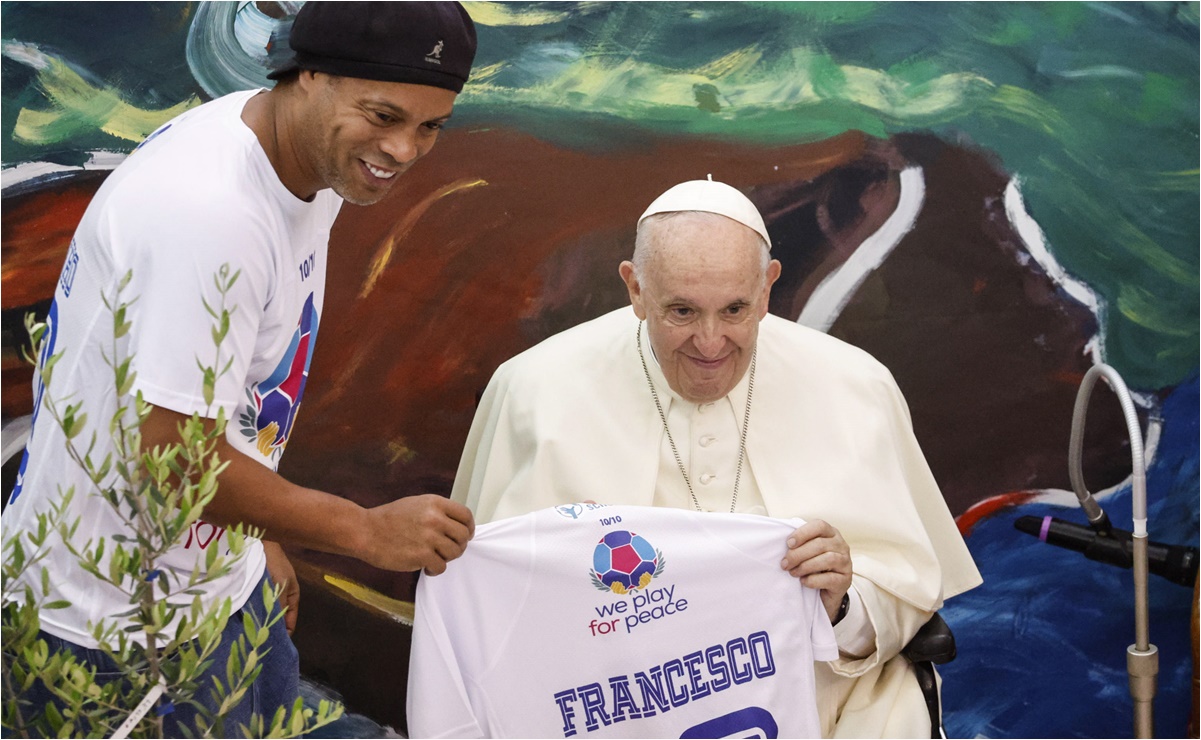 Ronaldinho y el Papa Francisco presentaron el 'Partido por la Paz'