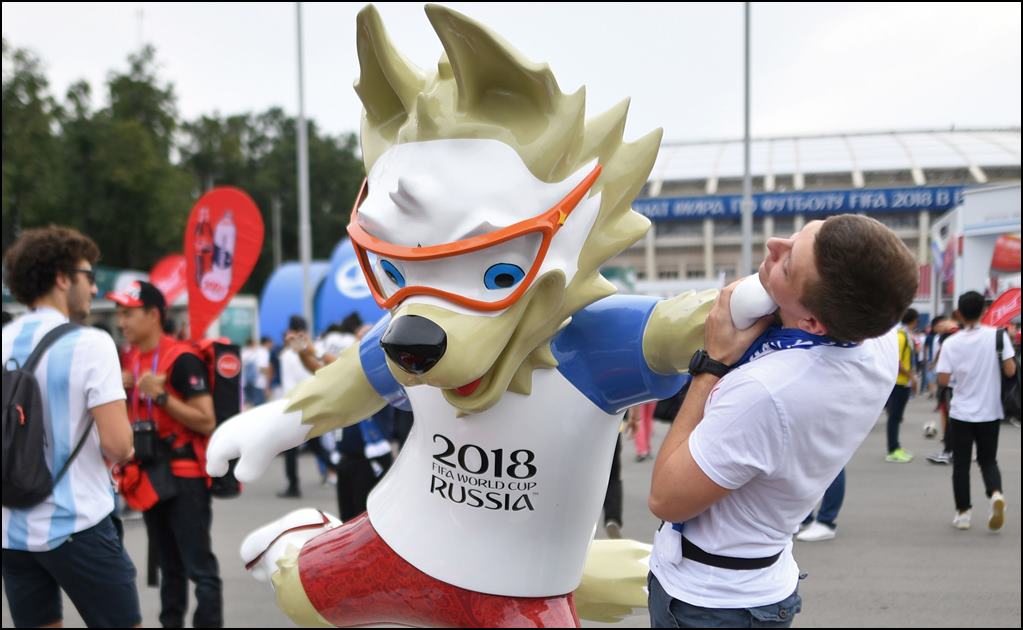 Roban una segunda estatua de la mascota de Rusia 2018