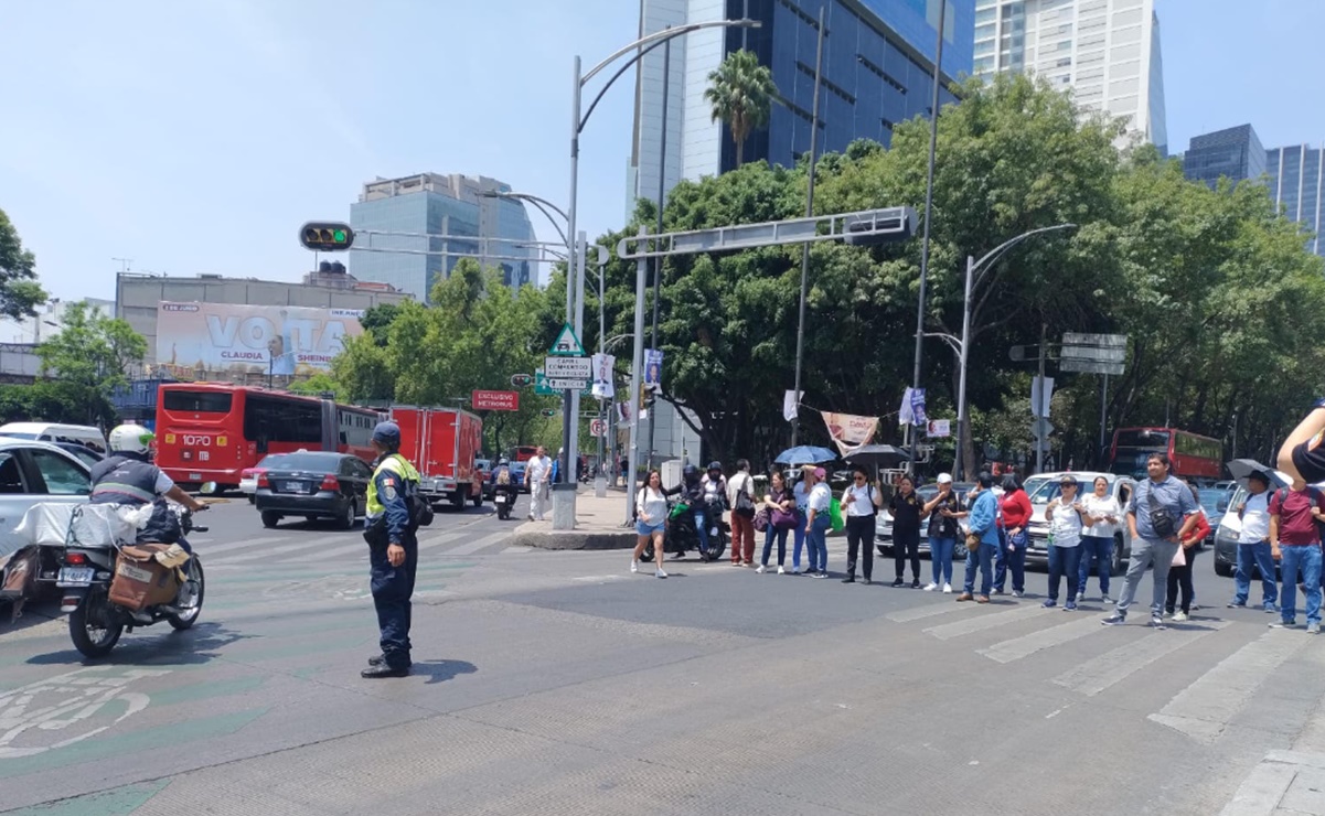 Sindicatos protestan afuera de la Secretaría de Cultura
