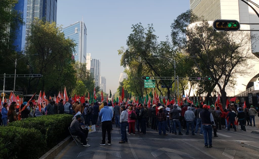 Frente Auténtico del Campo bloquea circulación en Reforma